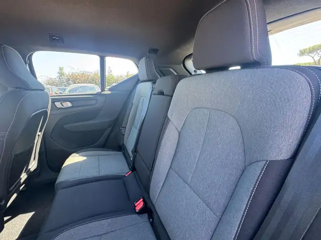 Volvo XC40 view 15