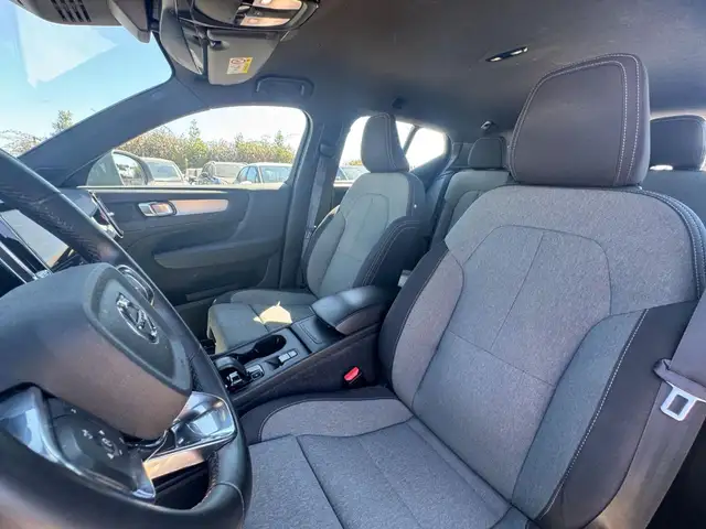 Volvo XC40 view 14