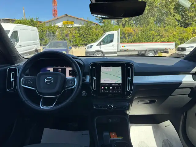 Volvo XC40 view 6