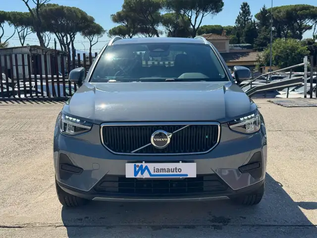 Volvo XC40 view 3