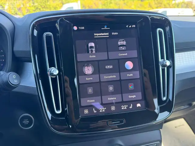 Volvo XC40 view 11