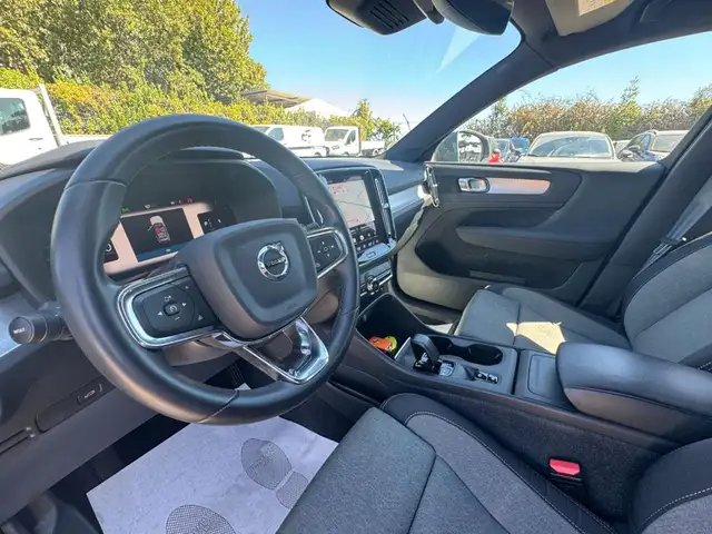 Volvo XC40 view 7