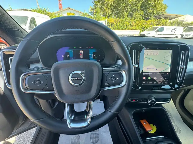 Volvo XC40 view 9