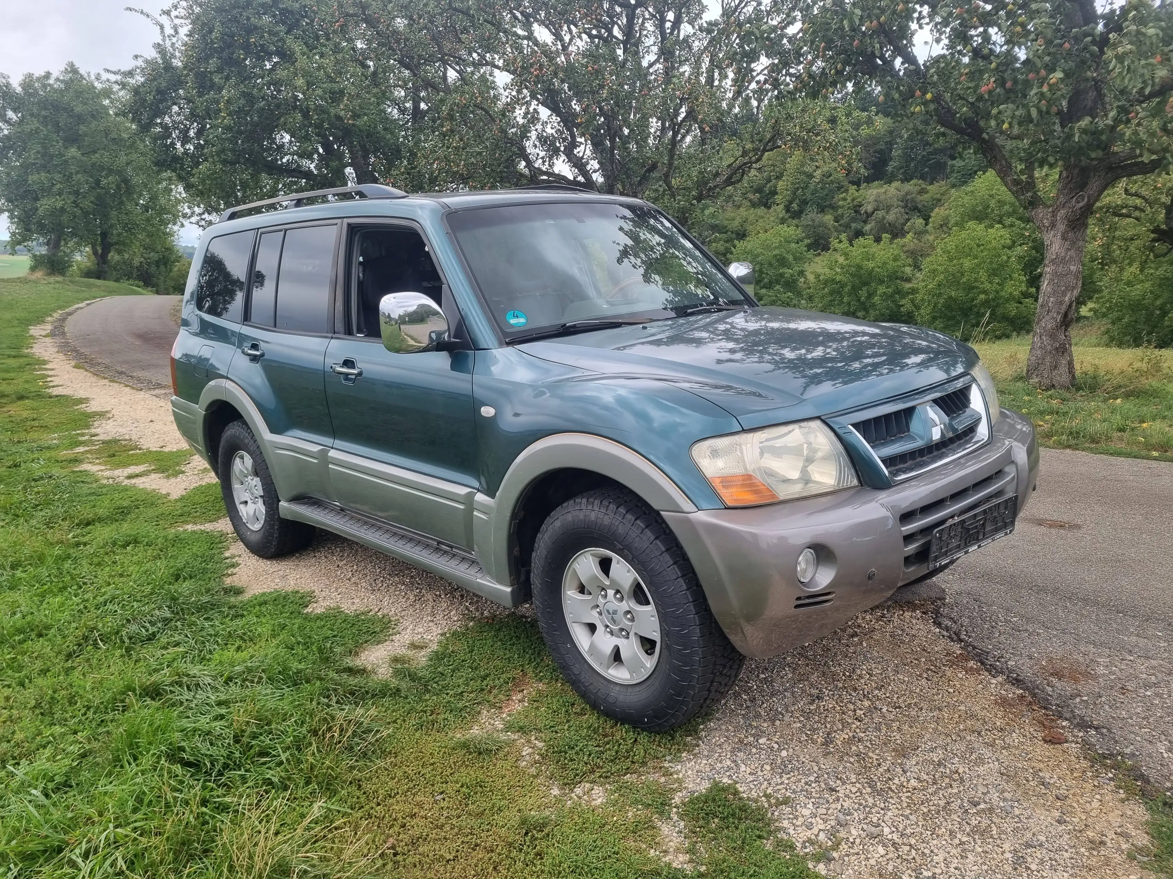 Mitsubishi Pajero Pajero 3.2 DI-D Elegance 7SITZER Automatik Leder Allrad TÜV neu