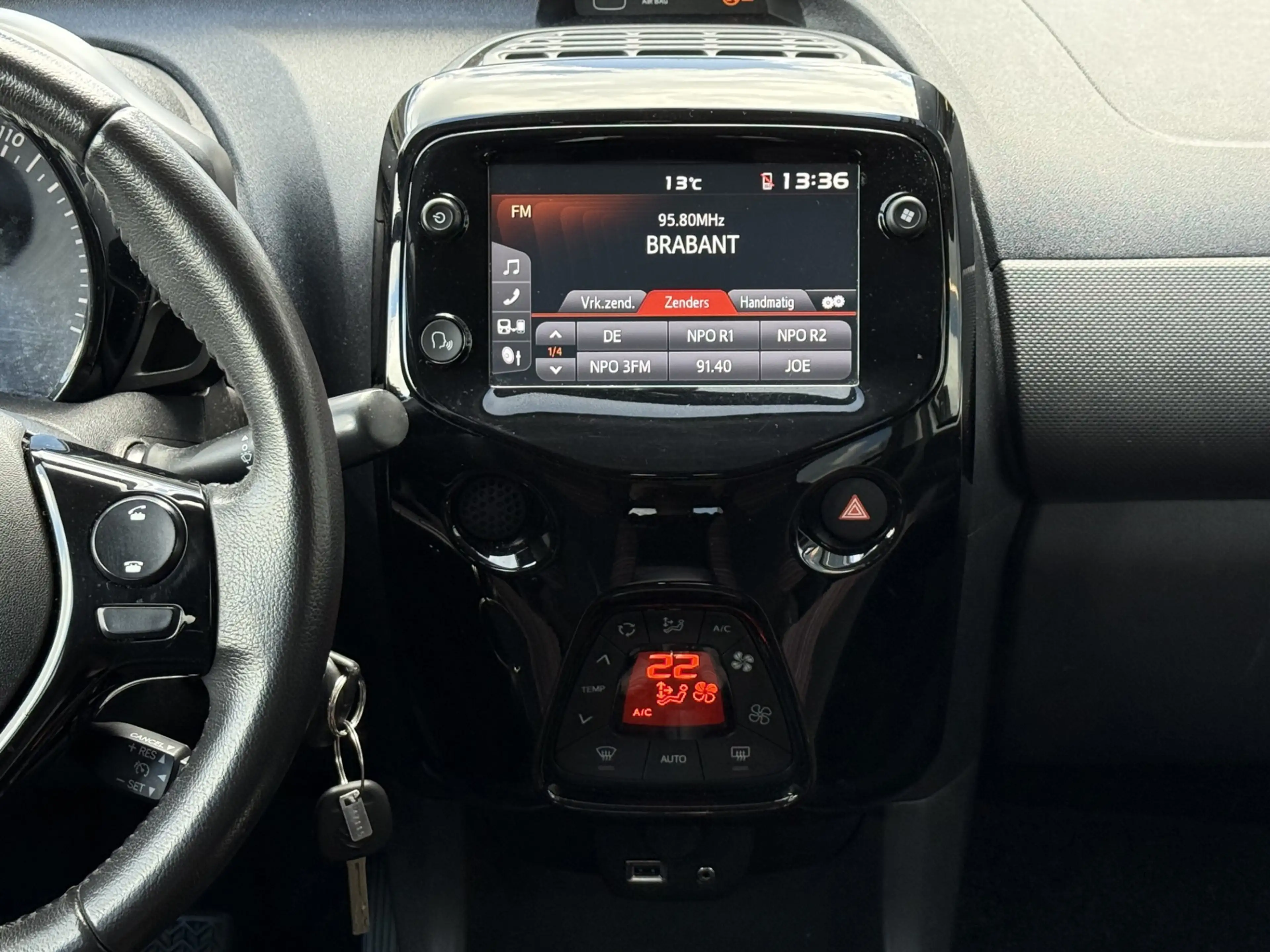 Citroen C1 1.0 VTi Shine / Carplay / Clima / LM Velgen — photo 14