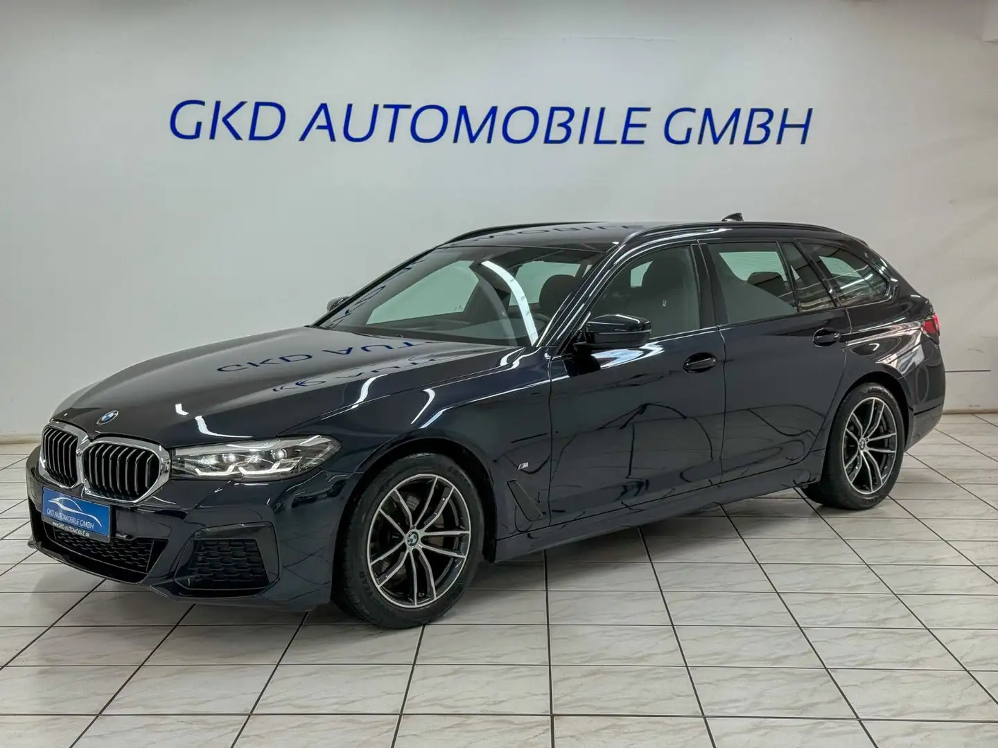 BMW 520 d Touring M Sport*M Paket*AHK*LED*Shadow*Cam* Noir - 1