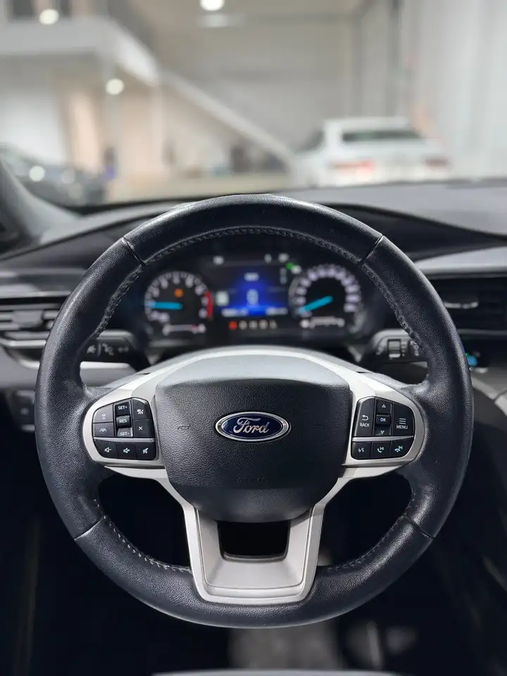 Ford Explorer снимка Ford Explorer