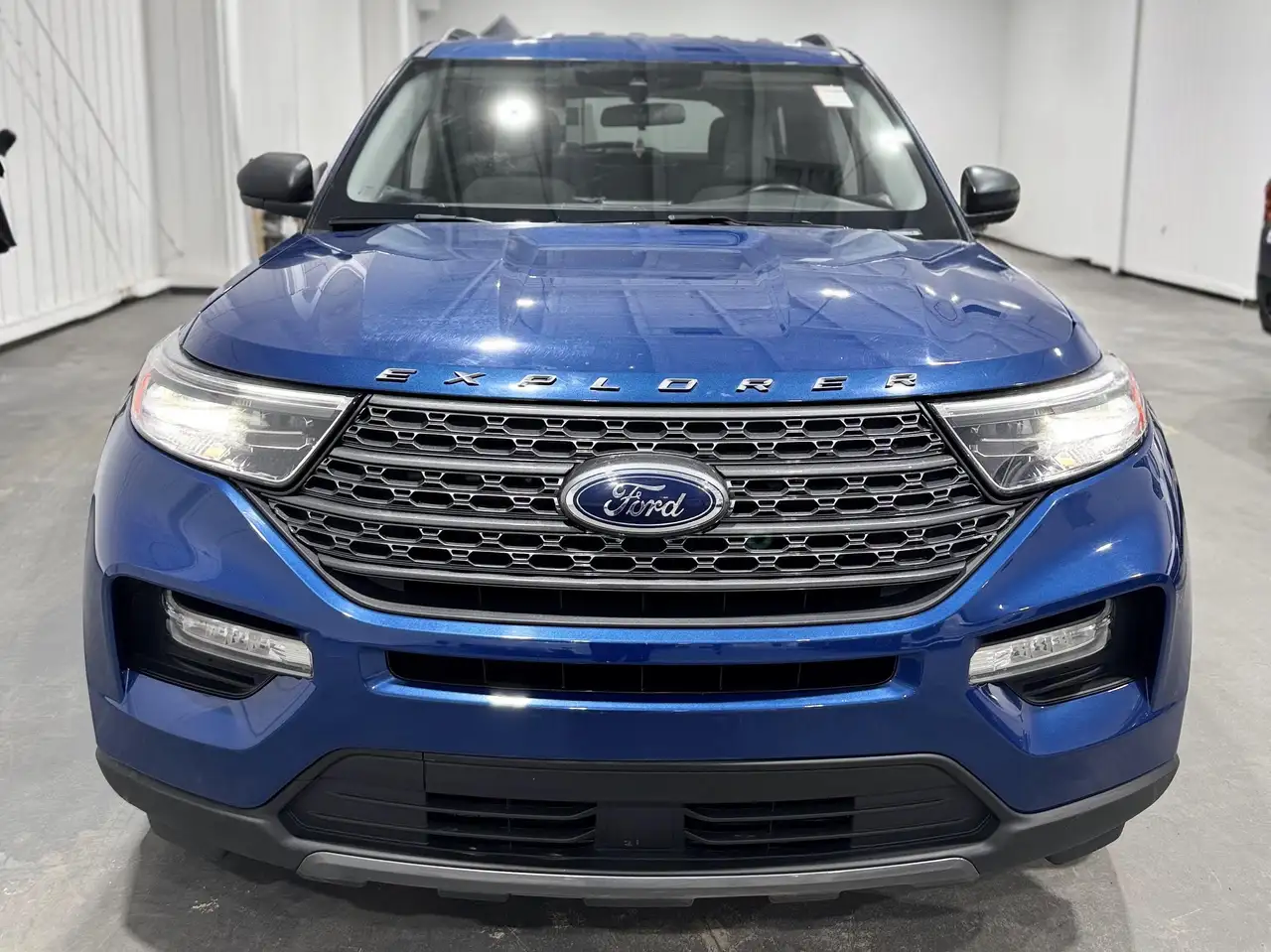 Ford Explorer снимка Ford Explorer
