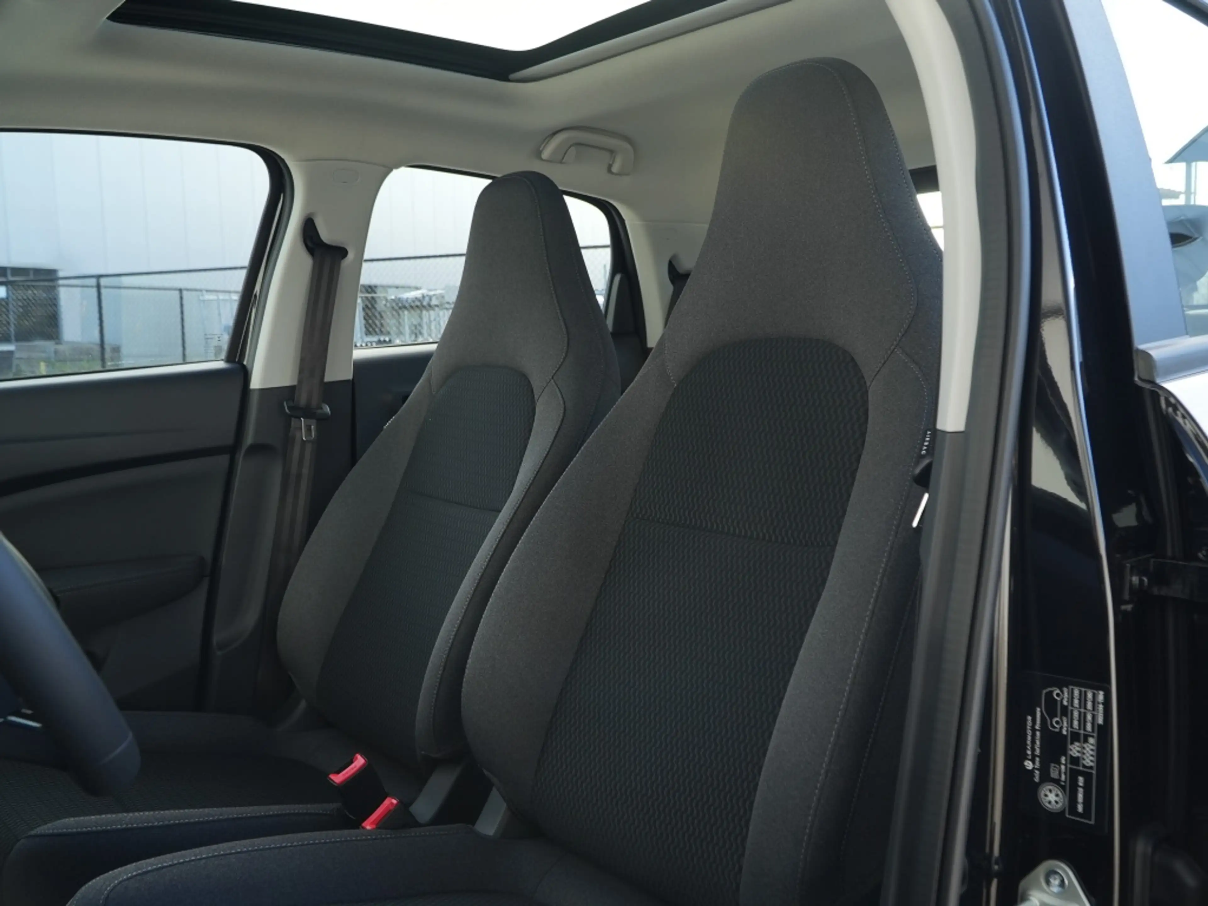 Leapmotor T03 Design 37.3 kWh Limited Black Edition uit voorraad — photo 12