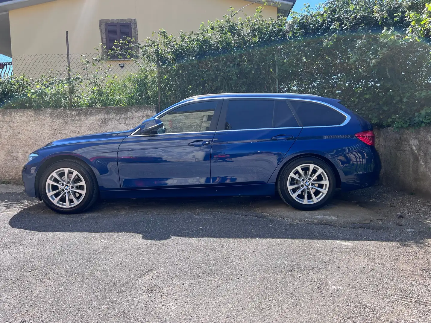 BMW 316 316d Touring Business Advantage auto Blauw - 1