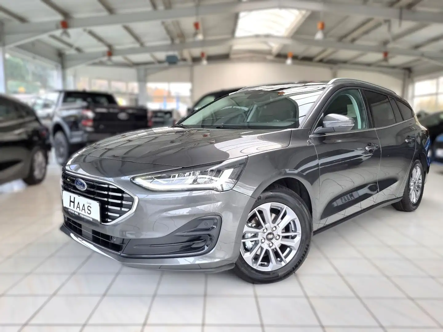 Ford Focus 1,0 EcoBoost Hybrid Titanium X Turnier Grau - 1