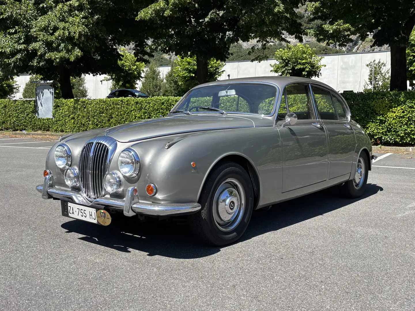 Daimler Super V8 Saloon - 1
