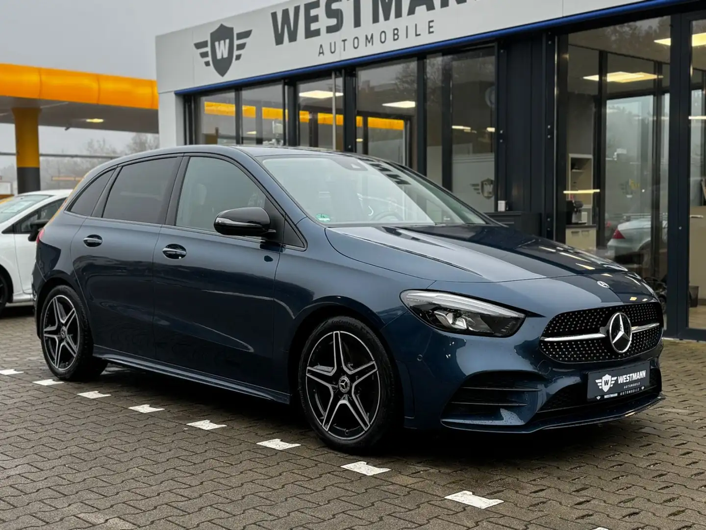Mercedes-Benz B 220 d/AMG-LINE/KAMERA/DCT/1.HAND/SHZ/NIGHT-PAK Bleu - 1