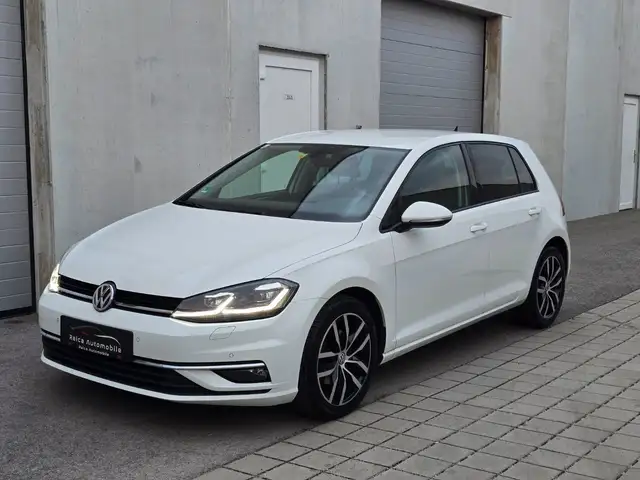 Volkswagen Golf view 3