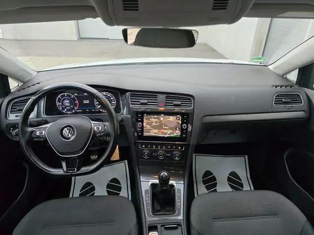 Volkswagen Golf view 10