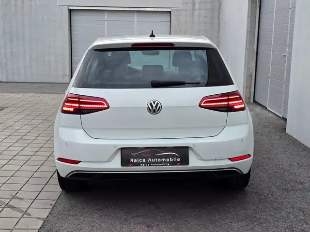 Volkswagen Golf view 6