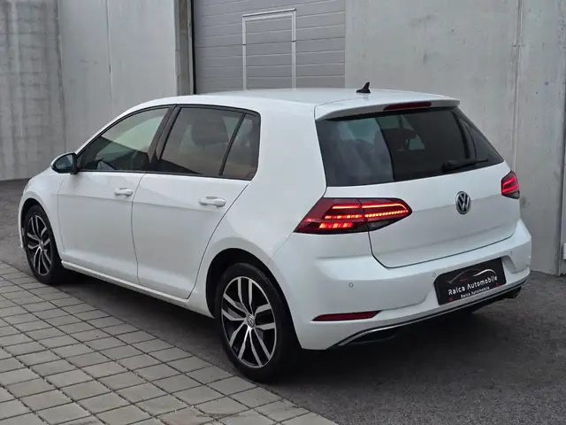 Volkswagen Golf view 5