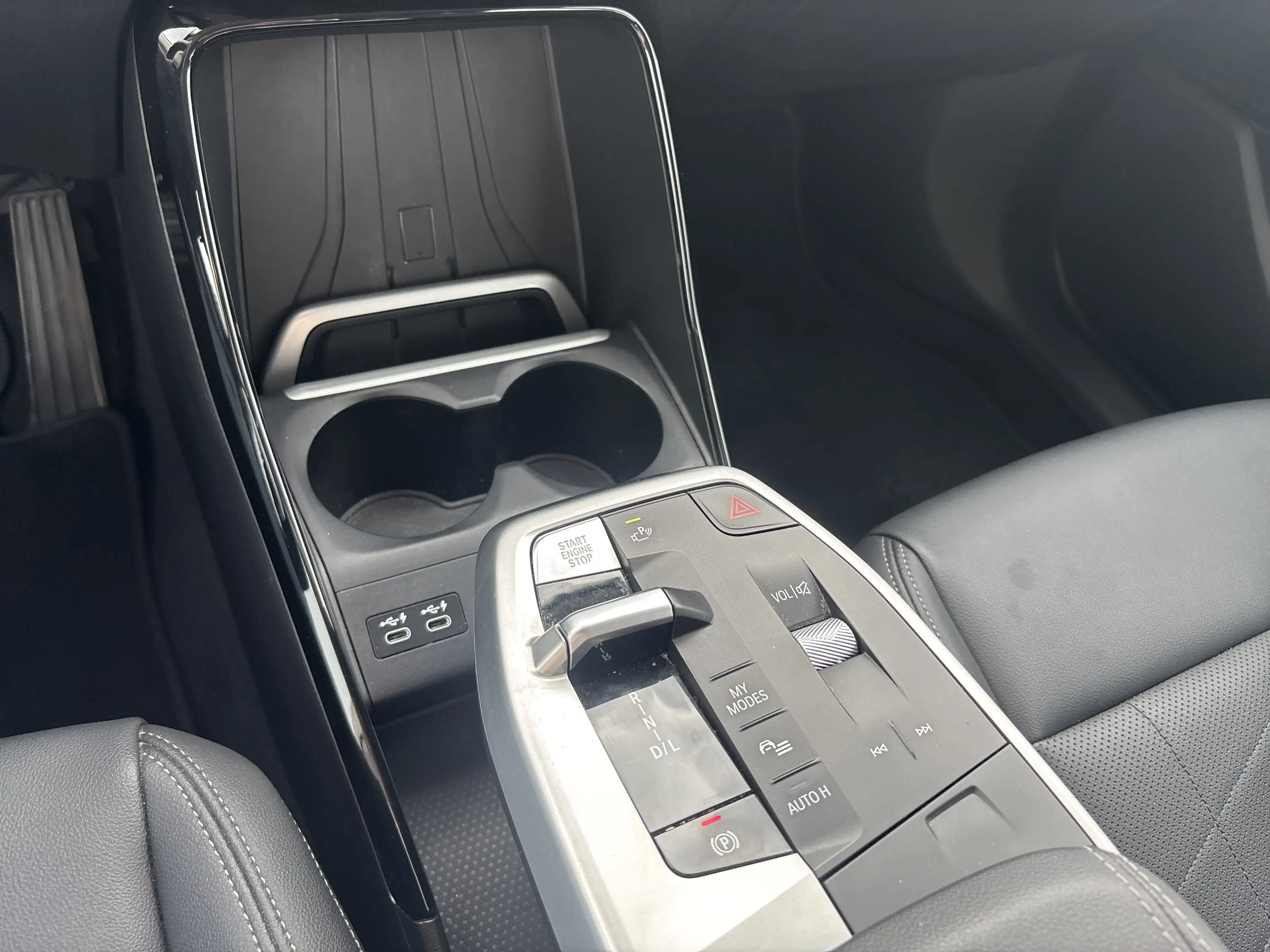 BMW 223 i xDrive Active Tourer Head-Up DAB LED Shz — photo 26