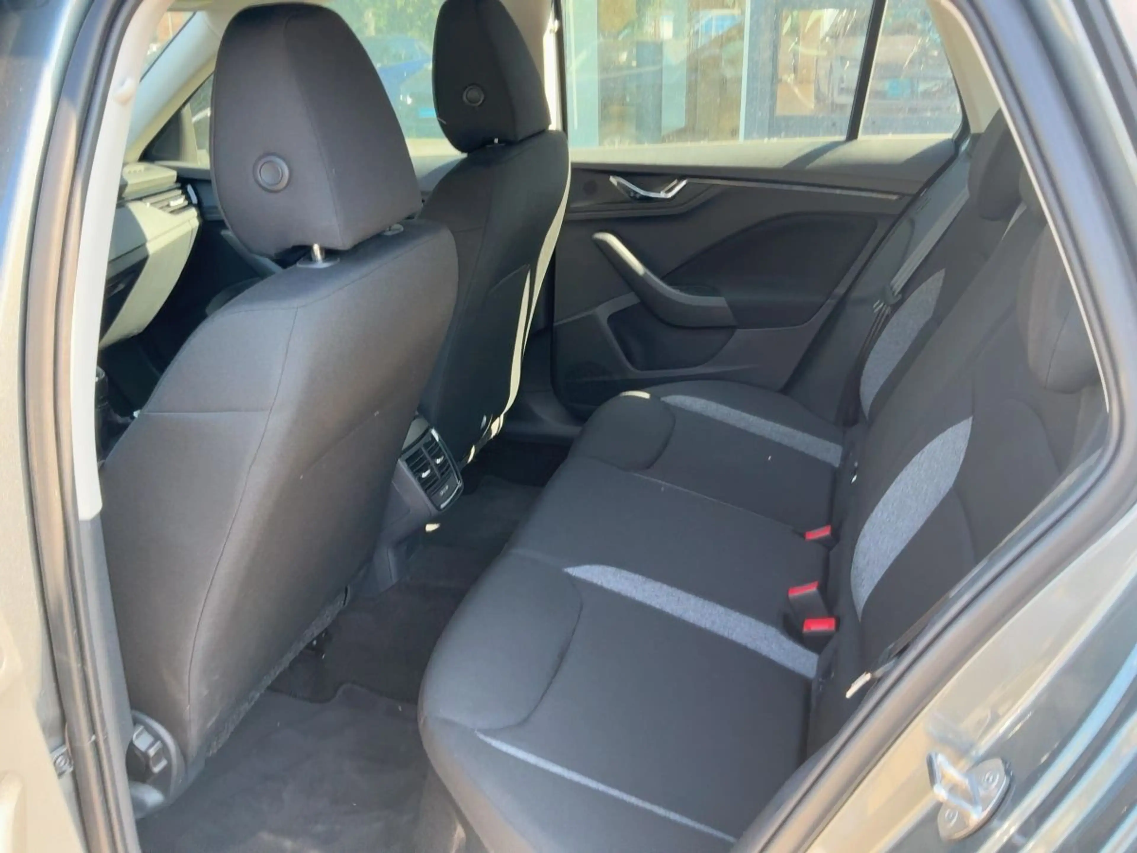 Skoda Kamiq 1.0 TSI Active — photo 8