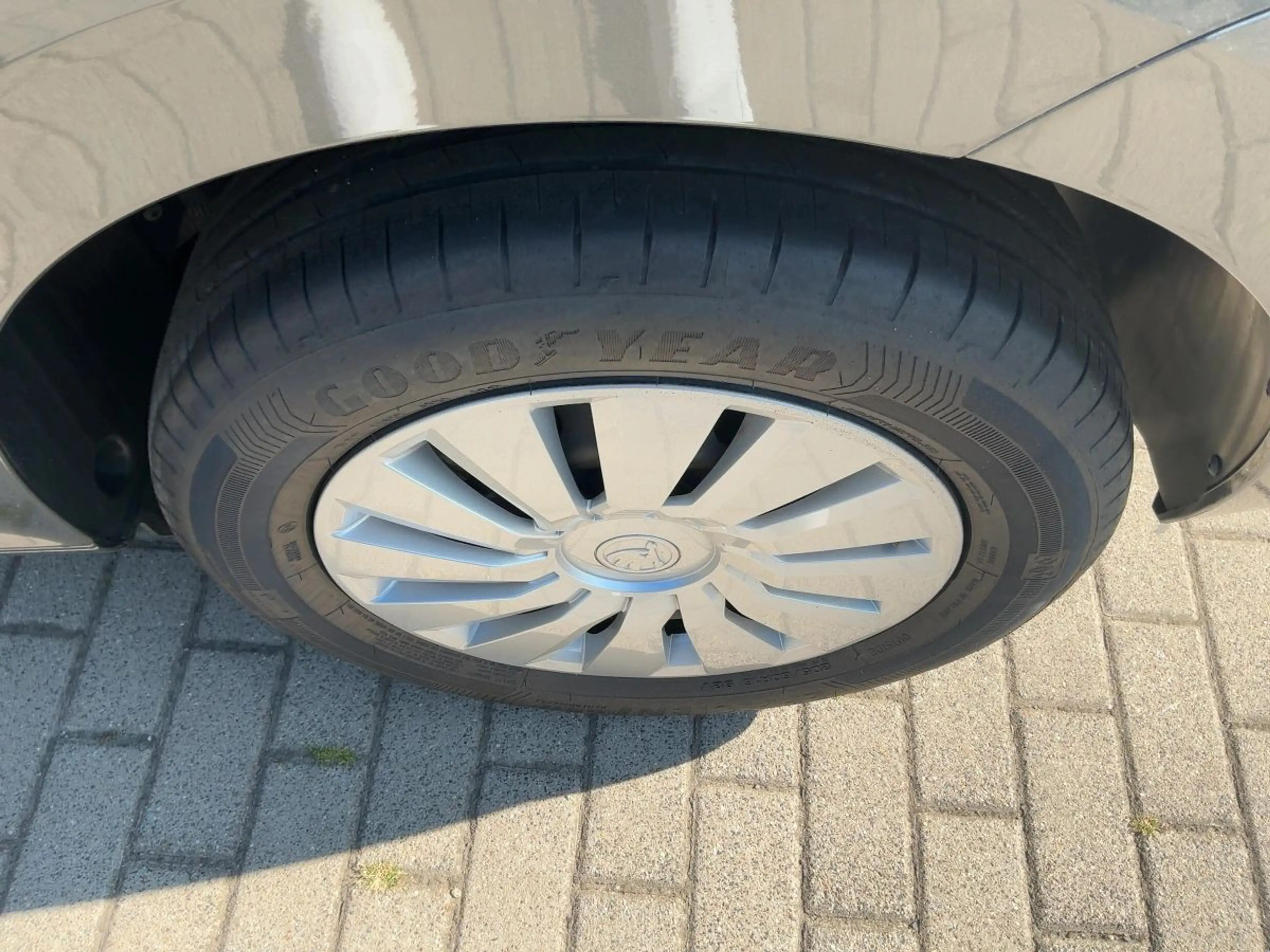 Skoda Kamiq 1.0 TSI Active — photo 12