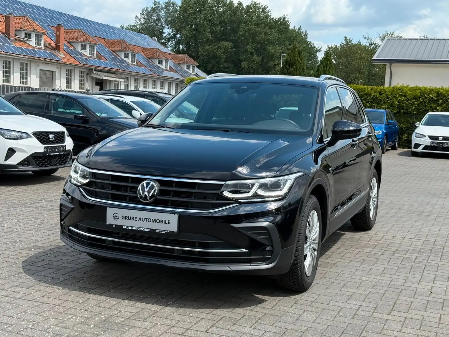 Volkswagen Tiguan Life Move DSG*LED*AHK*NAV*SHZ*ACC*VIRTUAL Schwarz - 1