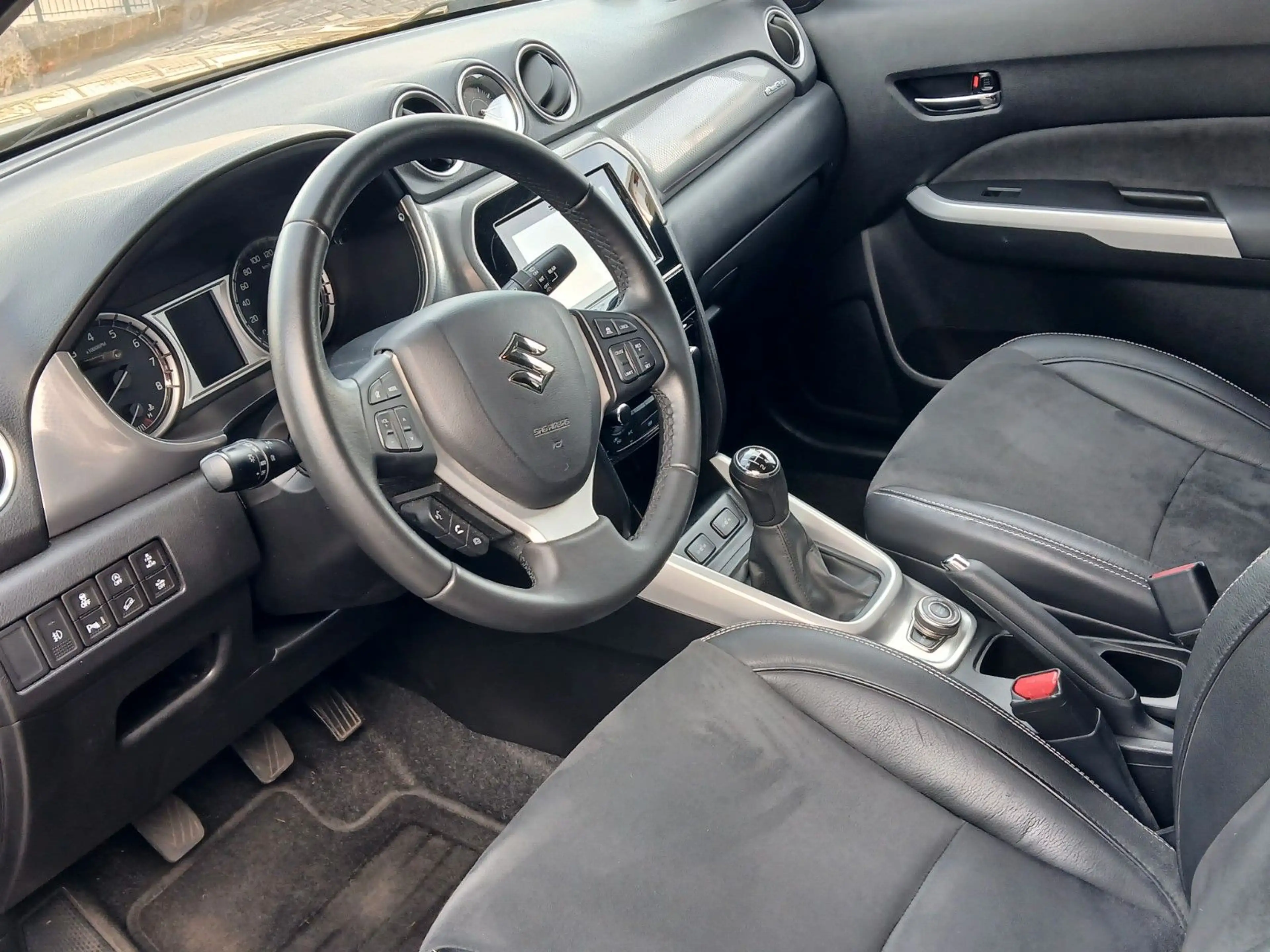 Suzuki Vitara 1.6 Comfort+ 4x4 — photo 9