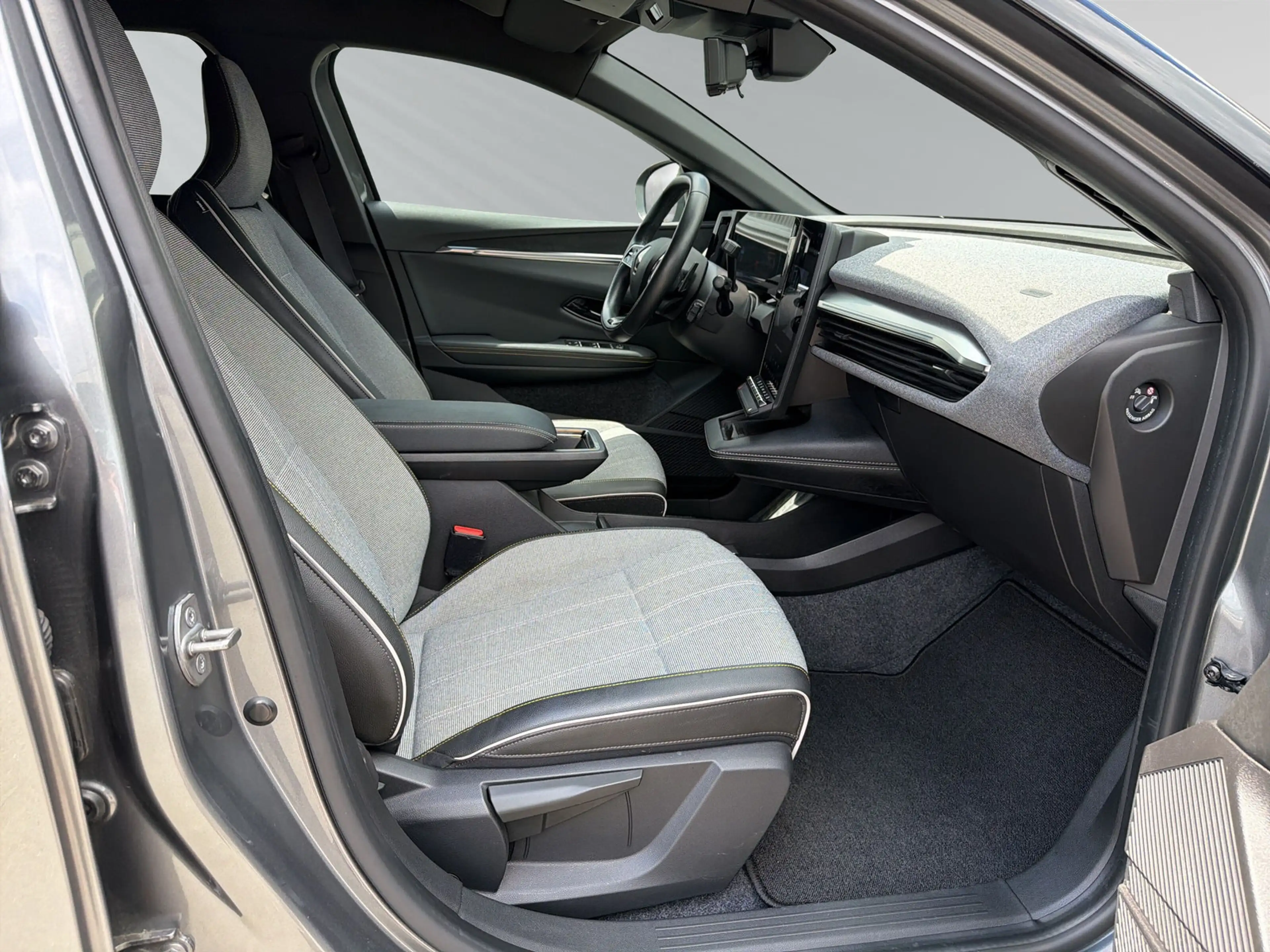 Renault Megane E-Tech Techno EV60 220 HP — photo 10