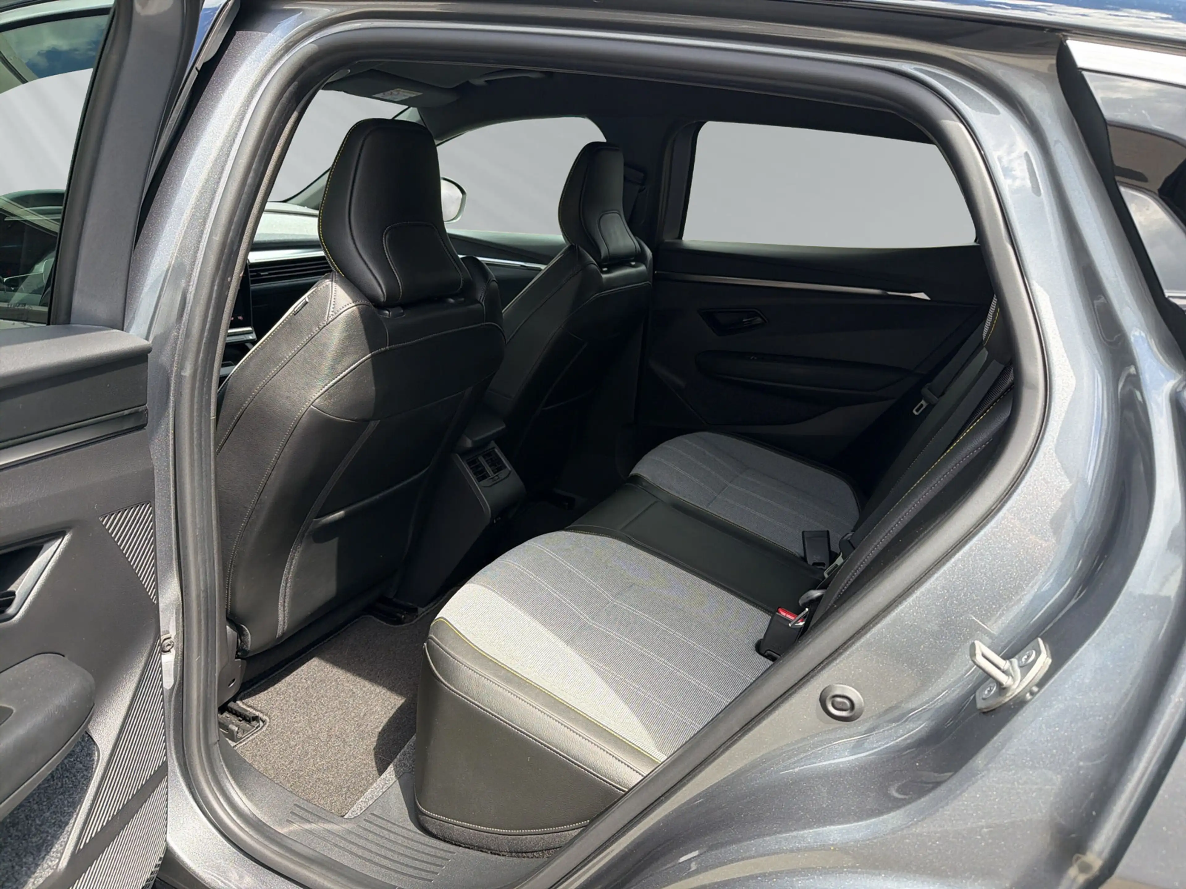 Renault Megane E-Tech Techno EV60 220 HP — photo 8
