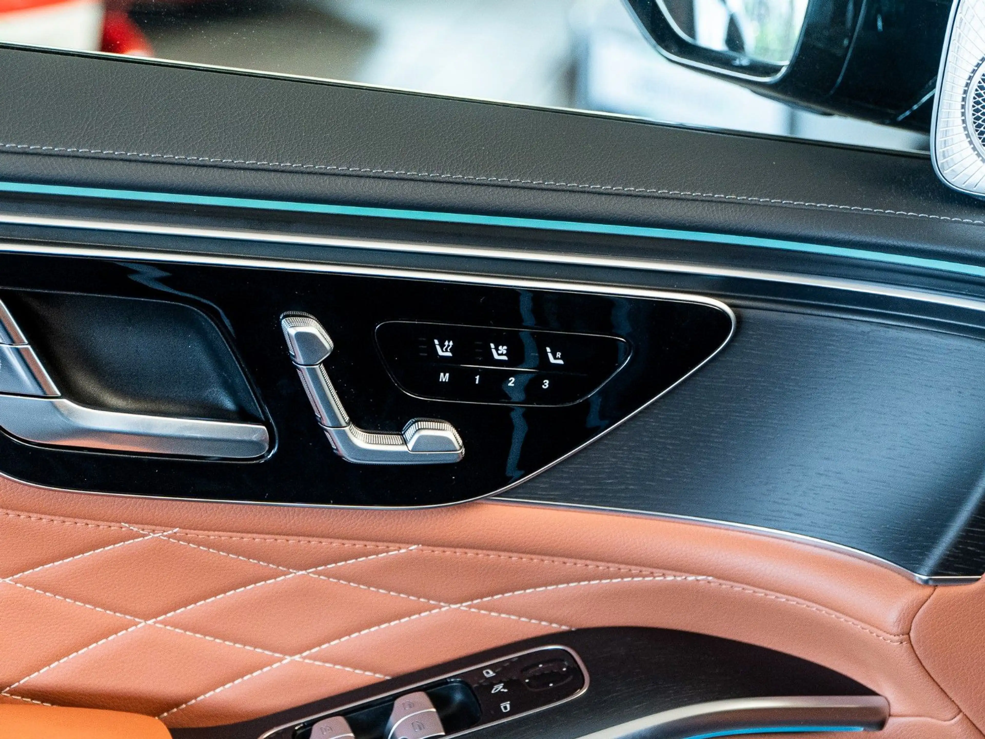 Mercedes-Benz S 450 d AMG Pano Chauffeur Brown HUD — photo 11