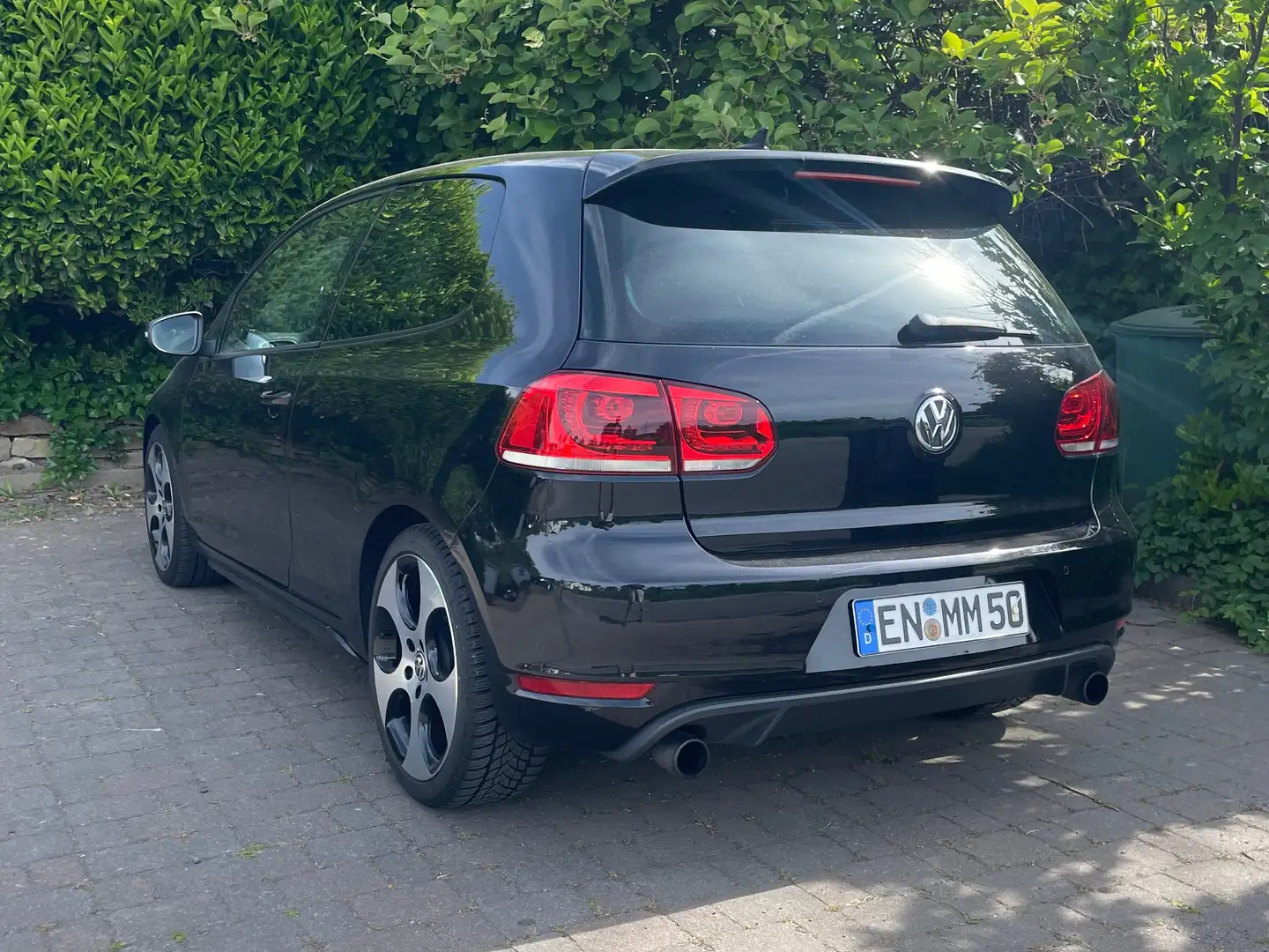 Volkswagen Golf GTI Golf VI 3-Türer 2.0 Černá - 2