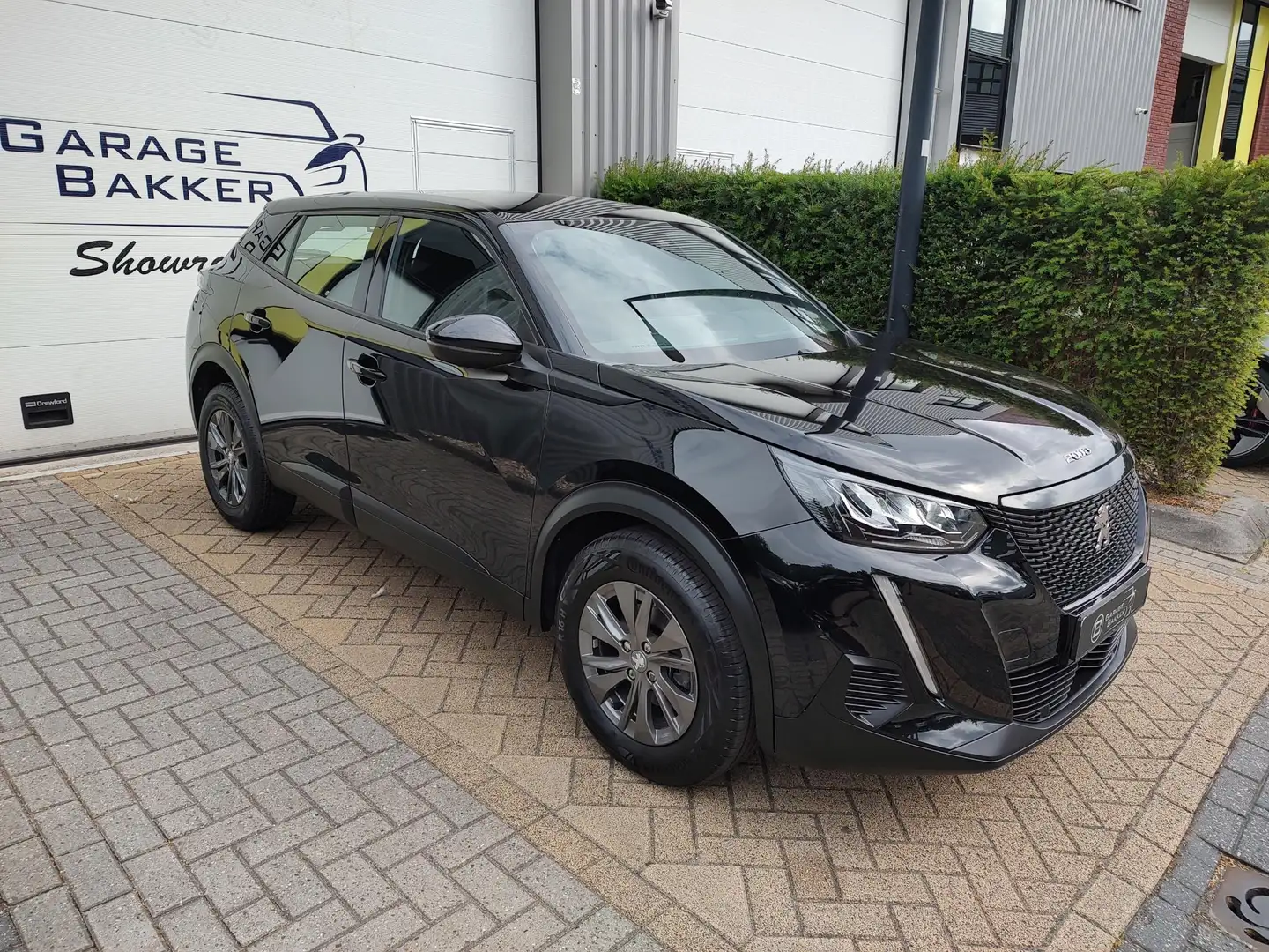 Peugeot 2008 1.2 PureTech Active Pack Led 360-Camera Navi-Carpl Zwart - 1