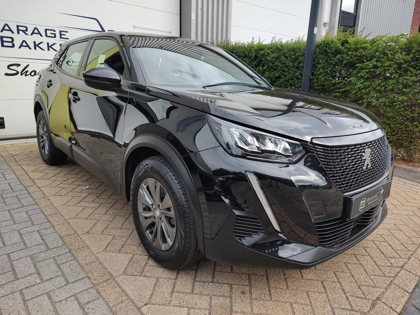 Peugeot 2008 1.2 PureTech Active Pack Led 360-Camera Navi-Carpl Zwart - 2