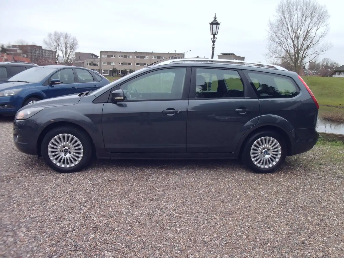 Ford Focus Wagon 1.8 Limited Flexi Fuel - Airco - Navigatie Gris - 2