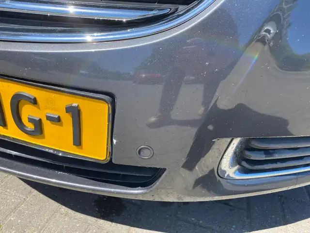 Opel Insignia view 3