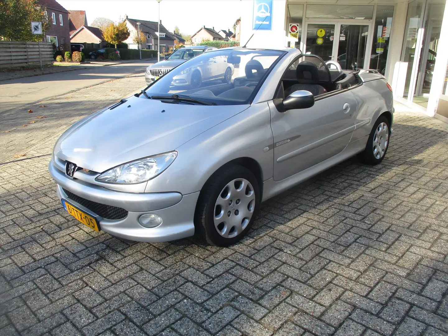 Peugeot 206 1.6 16V CC QUICKSILVER Premium Grau - 2