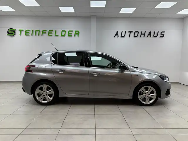 Peugeot 308 view 8