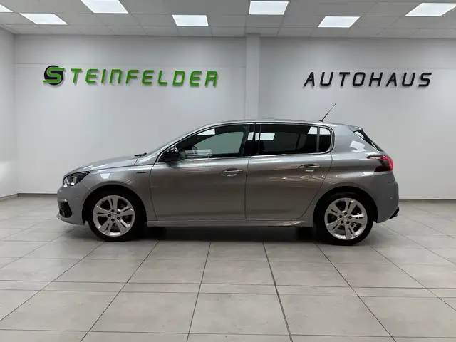 Peugeot 308 view 4