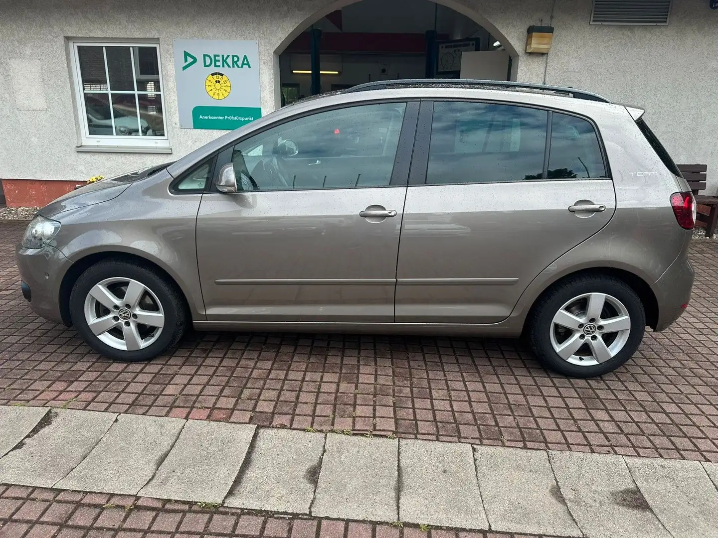 Volkswagen Golf Plus VI Comfortline*TEAM*SITZHZG*2.HD*KLIMA Коричневий - 2