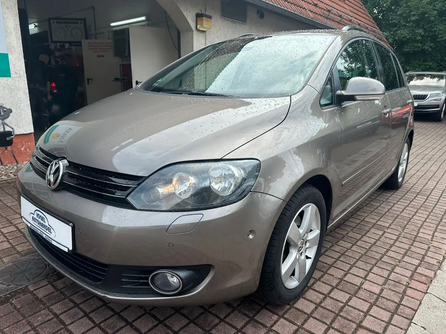 Volkswagen Golf Plus VI Comfortline*TEAM*SITZHZG*2.HD*KLIMA Коричневий - 1
