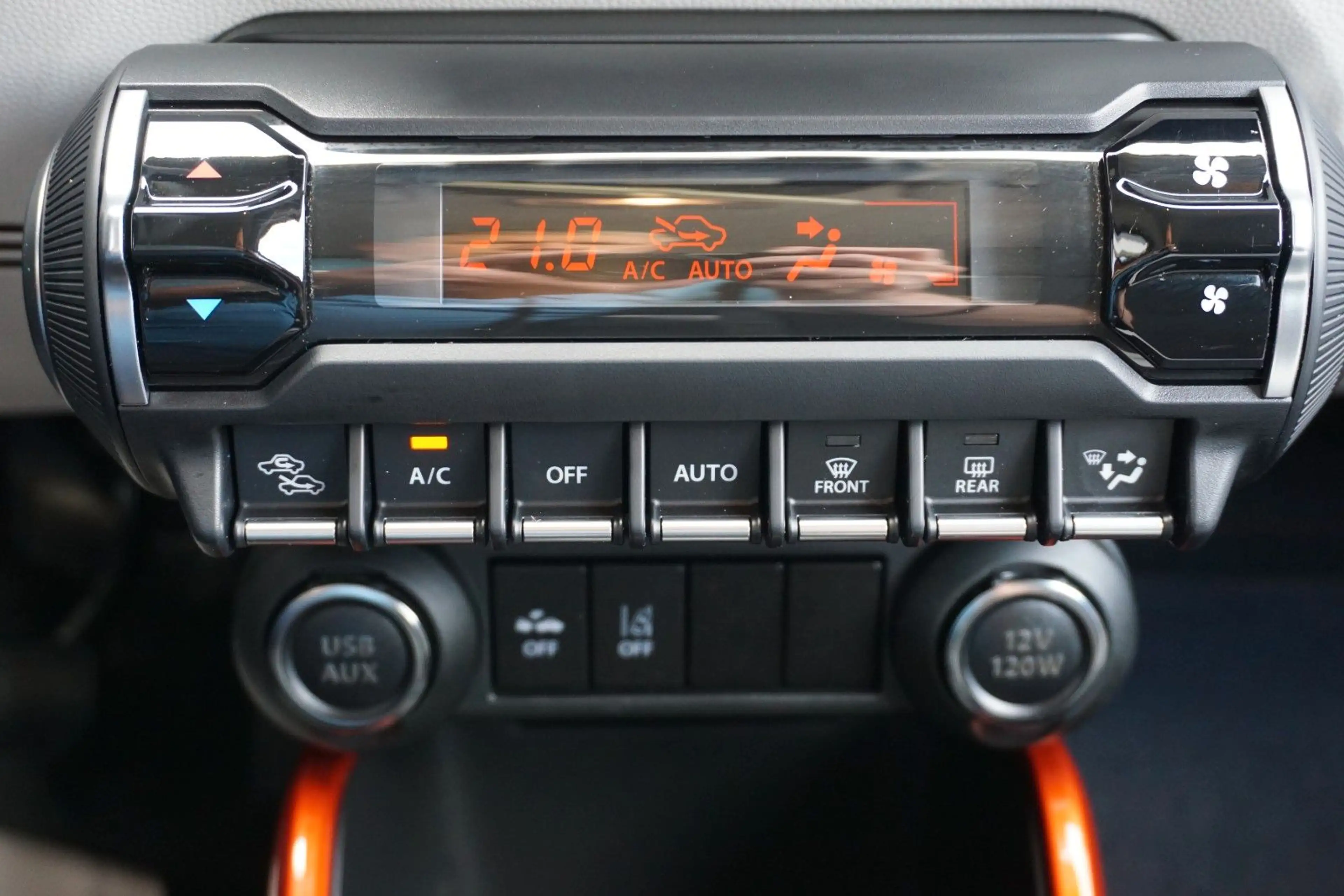 Suzuki Ignis Automatik*Navi*Kamera*Sitzheizung*8 fach* — photo 6