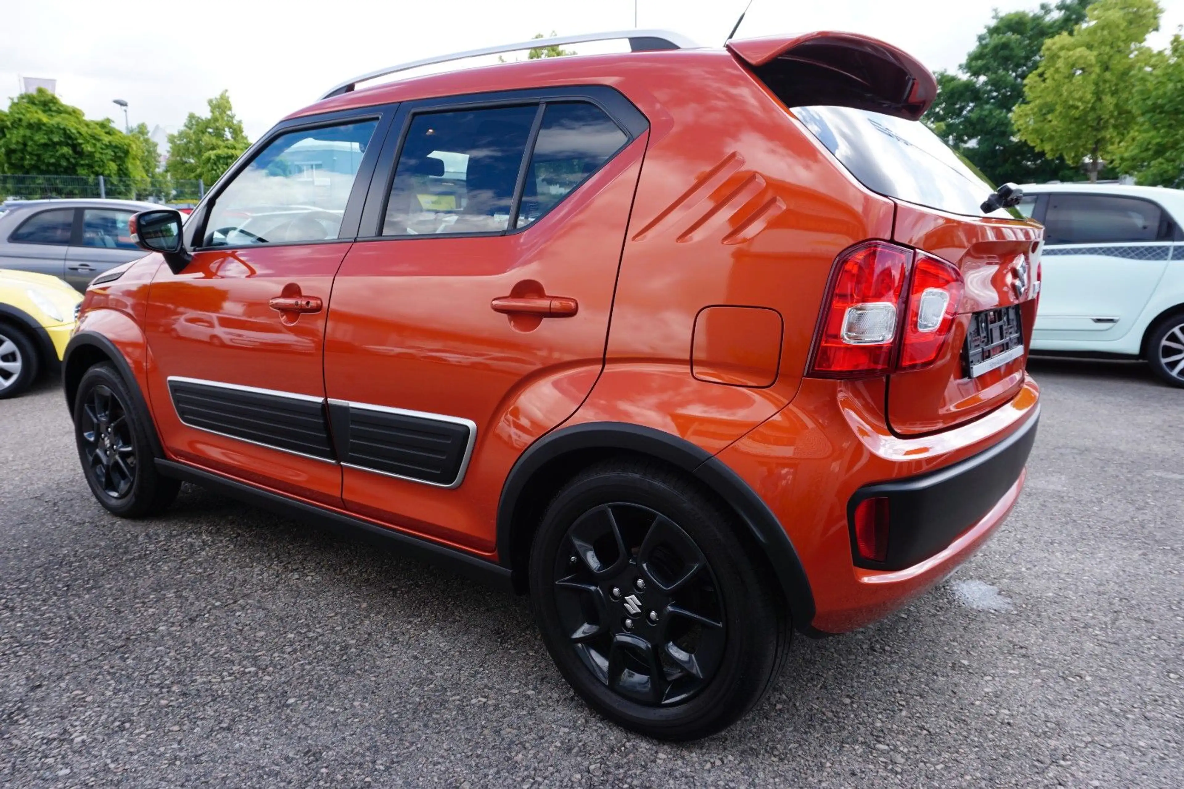 Suzuki Ignis Automatik*Navi*Kamera*Sitzheizung*8 fach* — photo 11
