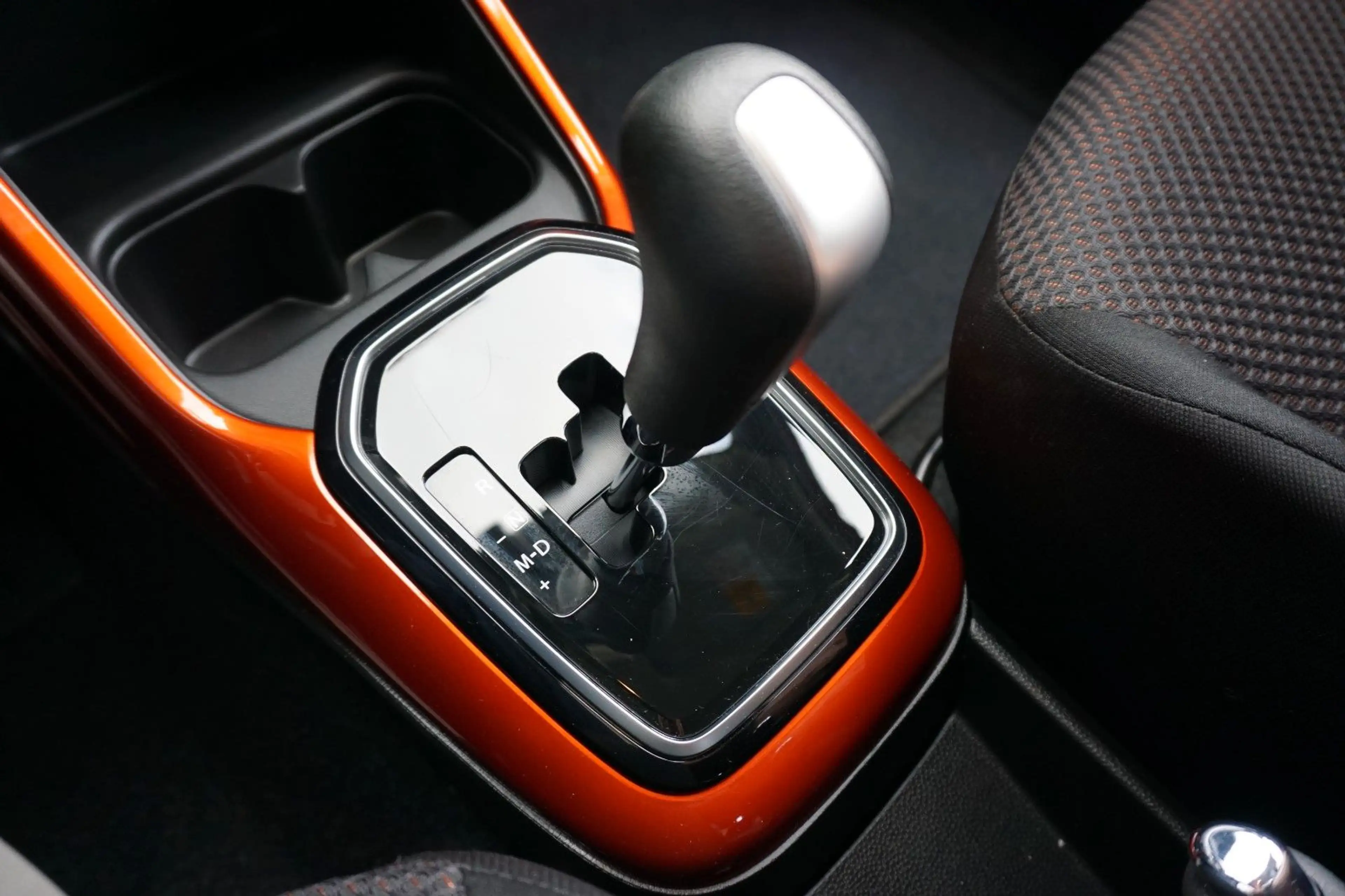 Suzuki Ignis Automatik*Navi*Kamera*Sitzheizung*8 fach* — photo 2