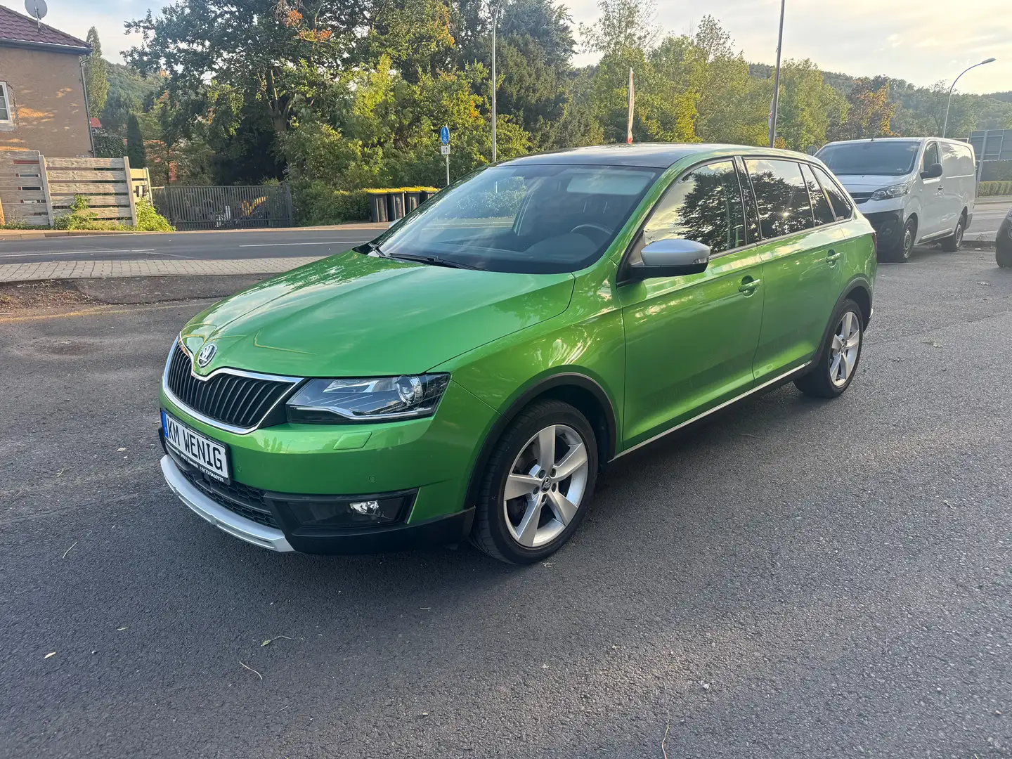 Skoda Rapid/Spaceback Ambition Automatik Xenon Pano Scout Grün - 2