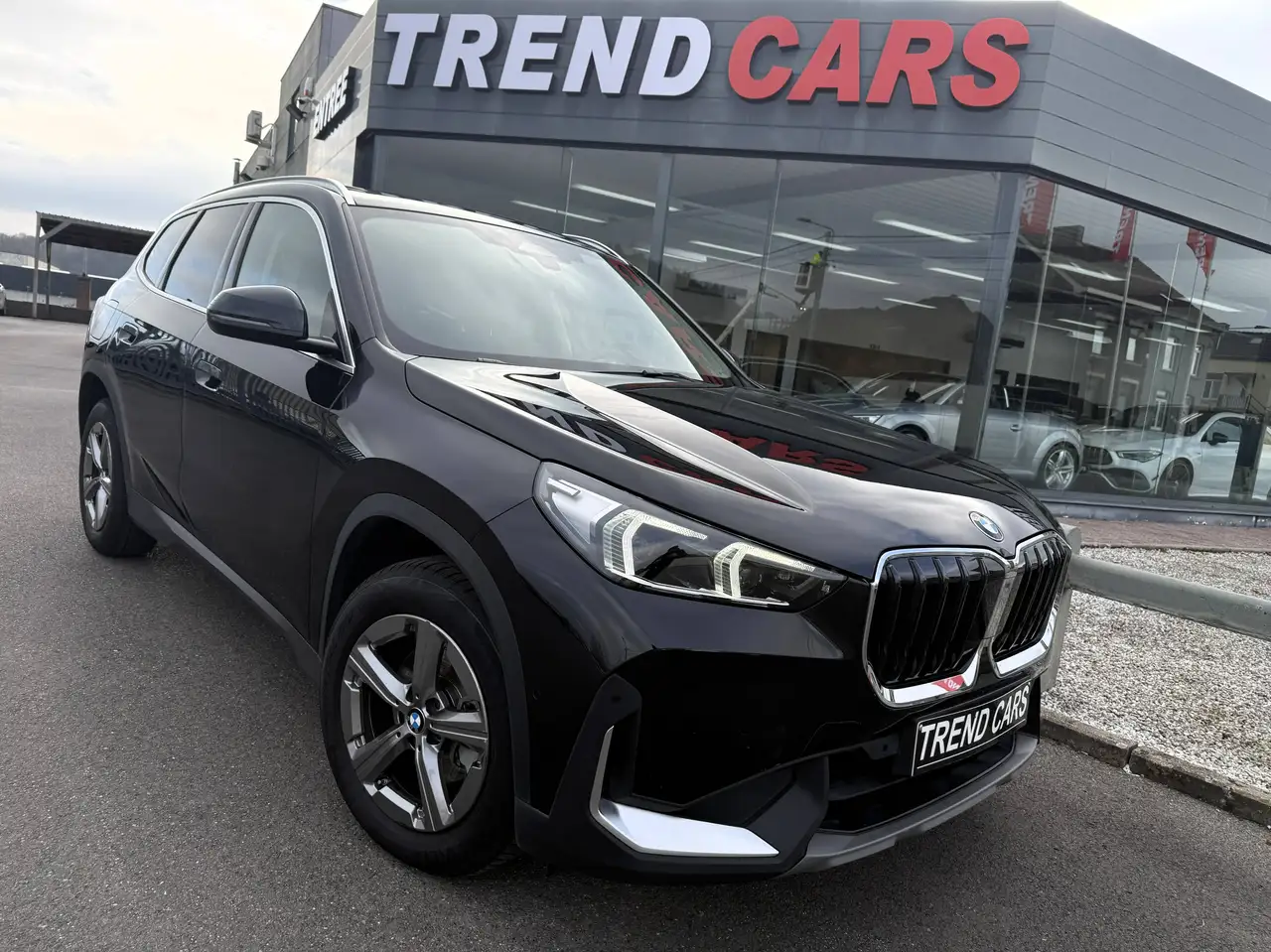 BMW X1 Sdrive18i AUT. PANO KEYLESS CUIR CAM LED AMBI H.K GA 1AN