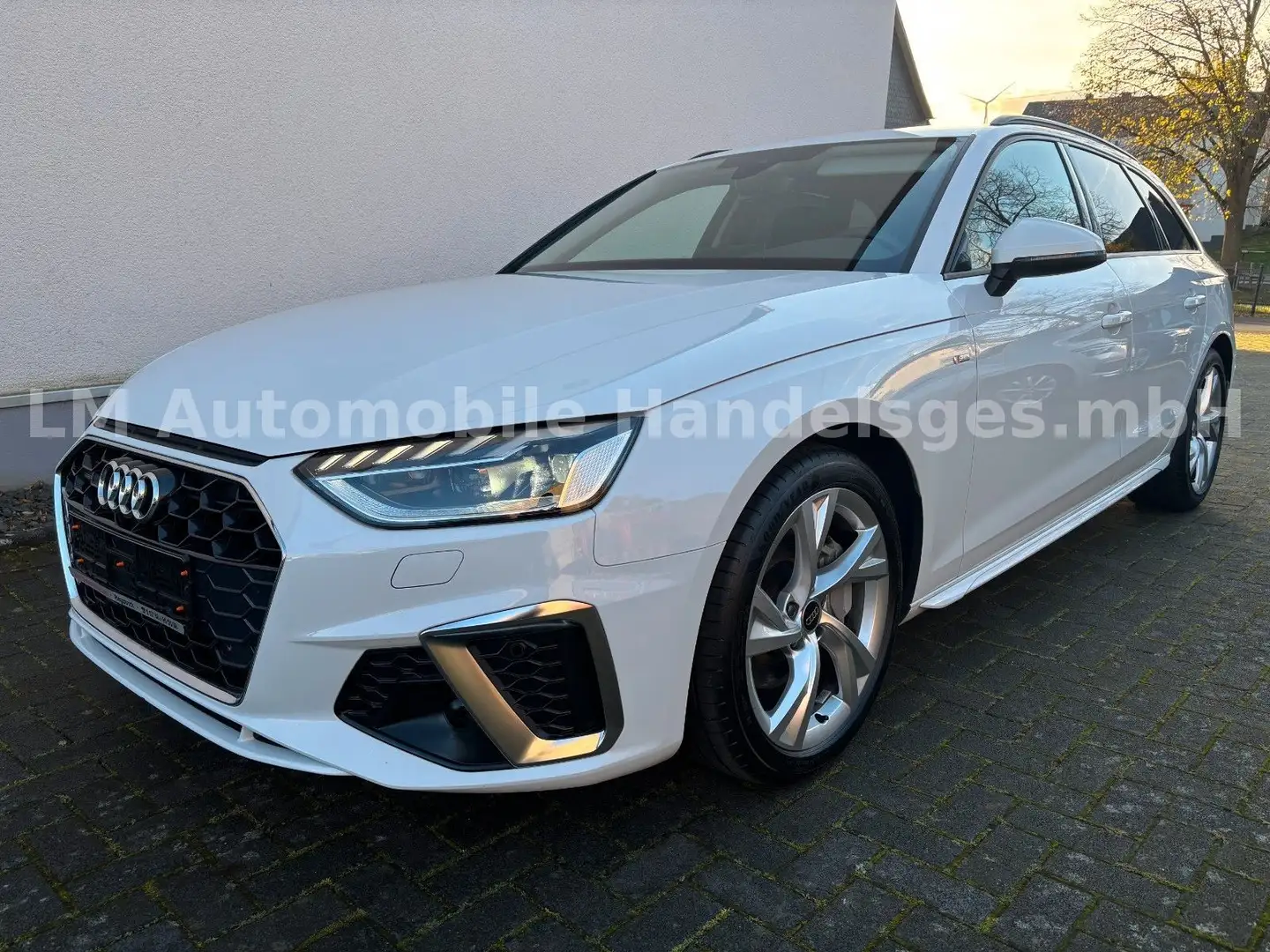 Audi A4 Avant 40 TDI Quattro*S Line*AHK*ACC*Standheiz Weiß - 1