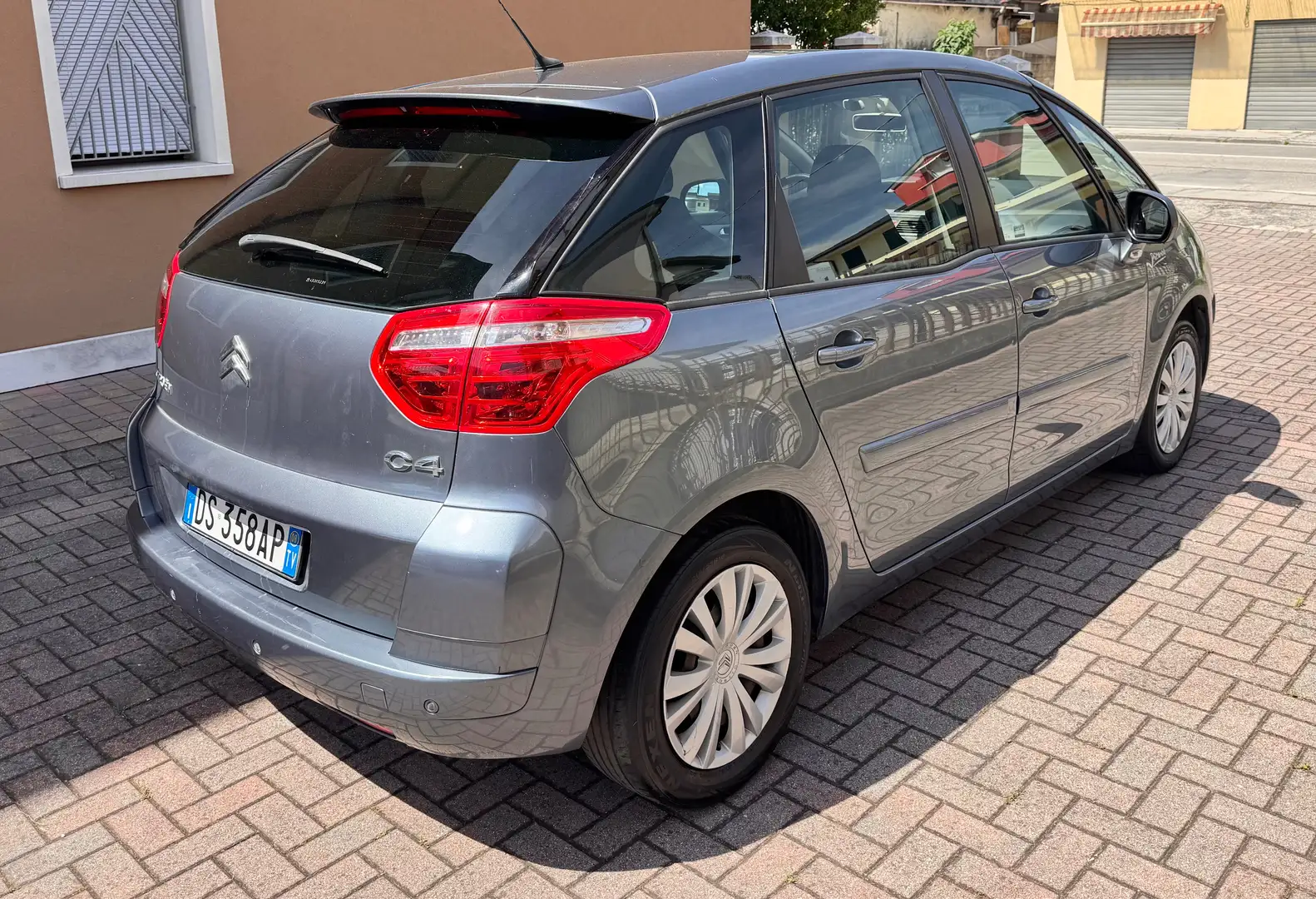 Citroen C4 Picasso 1.8 16v Elegance Gri - 2
