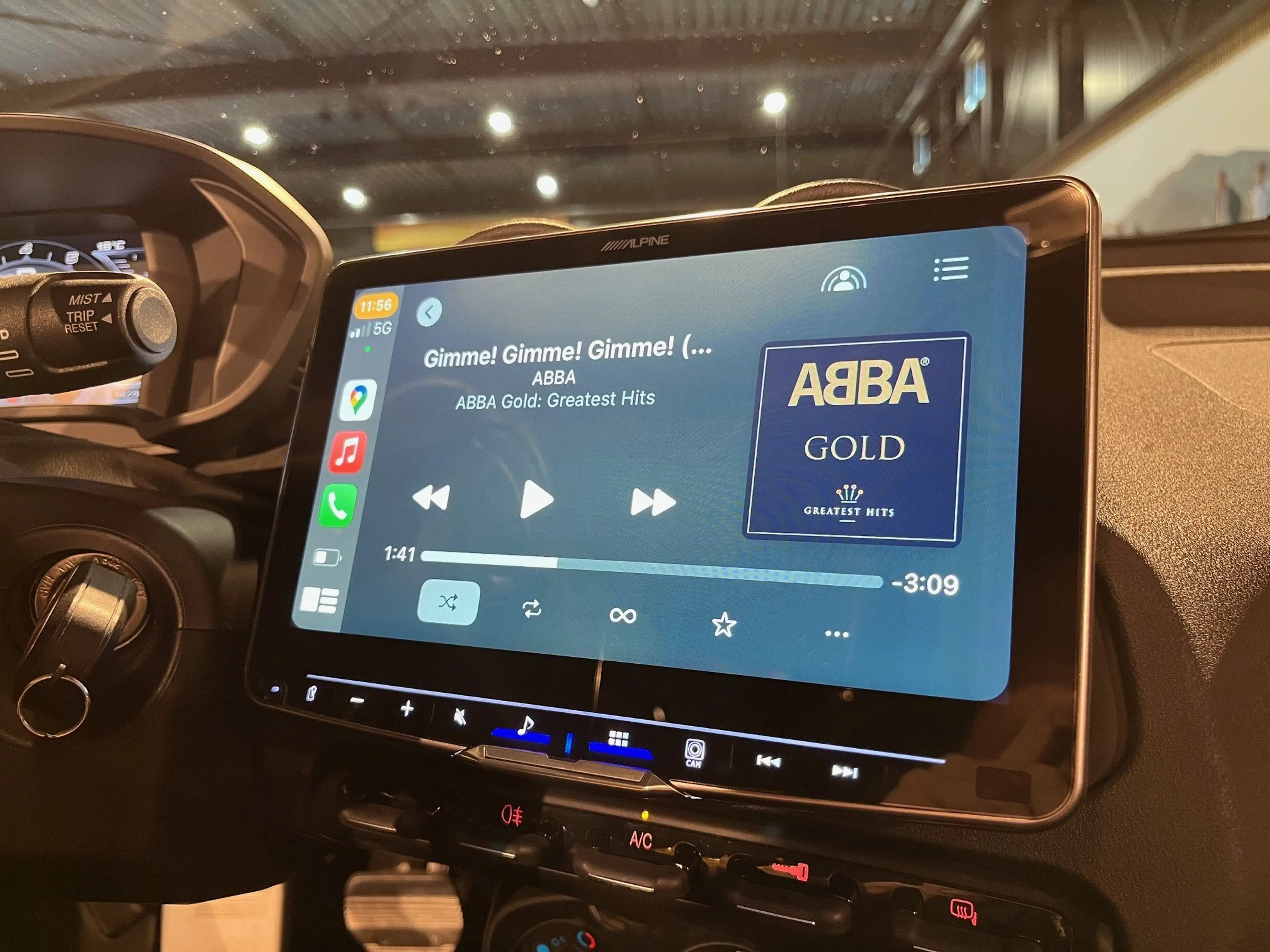 Alfa Romeo 4C 1750TBI TCT — photo 11