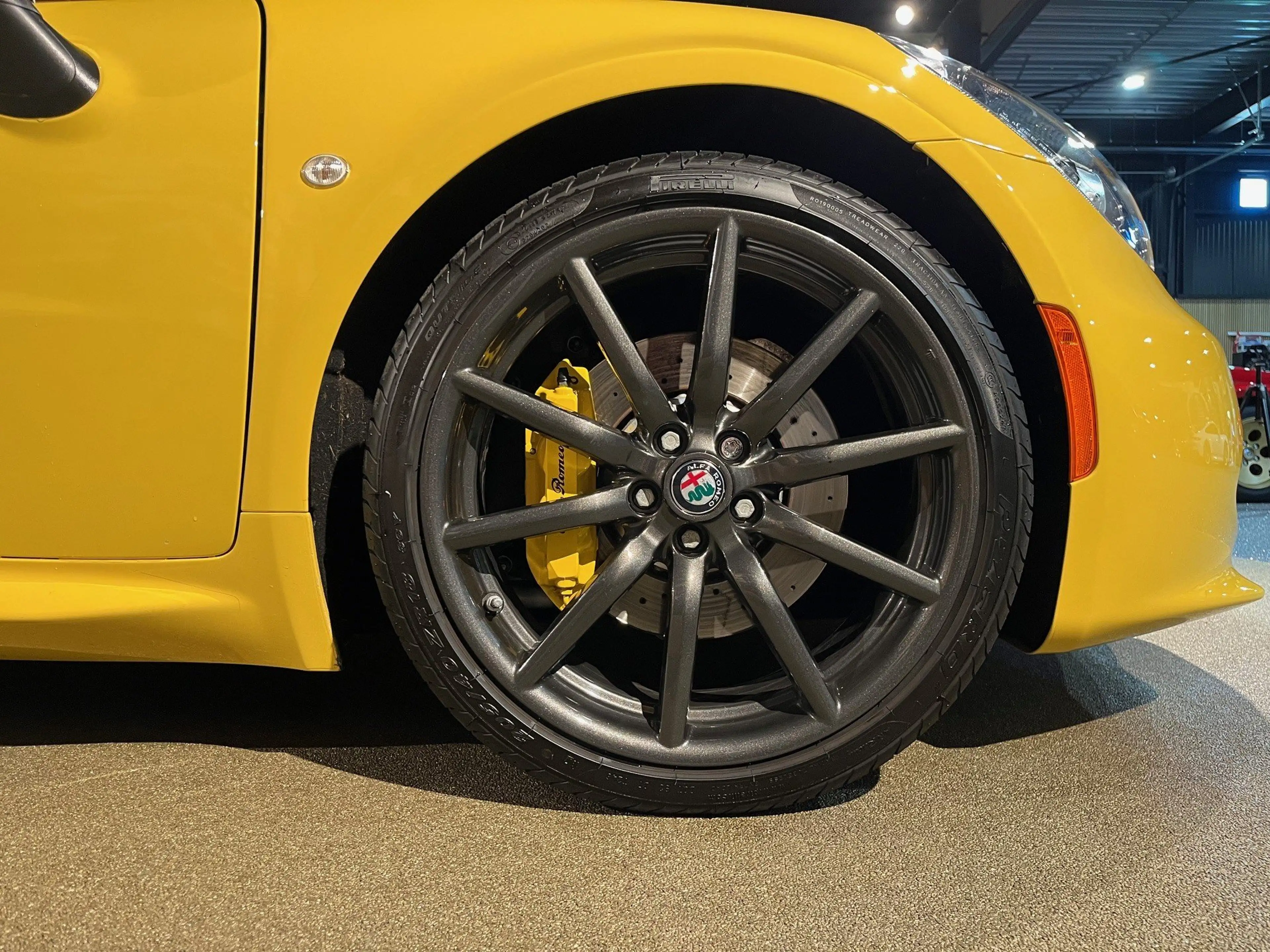Alfa Romeo 4C 1750TBI TCT — photo 12