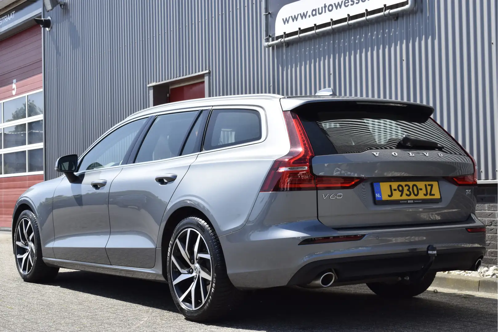 Volvo V60 2.0 T4 Momentum Pro Trekhaak, Elek. achterklep, Ca Grau - 2