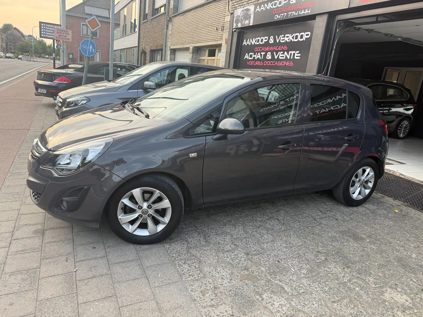 Opel Corsa 1.2i Jantes ALU Navigations Clim*Garantie 1an* Gris - 1